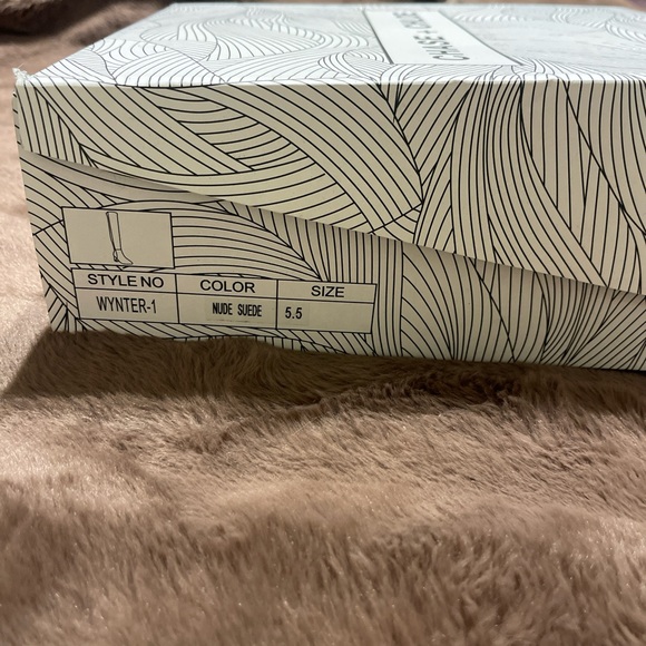 Elegant Cream Knee-High Women's Boots - Picture 4 of 5